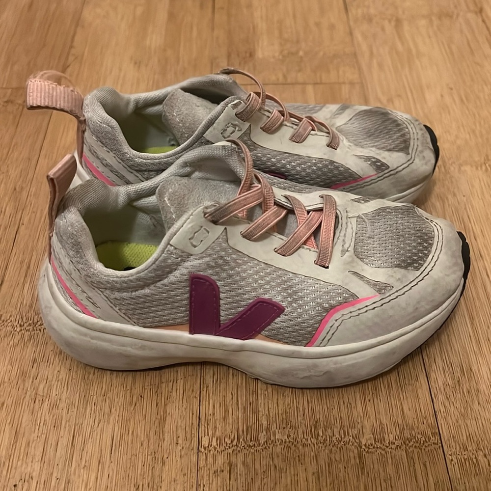 Veja Canary Alveomesh Sneakers - size 11 girls